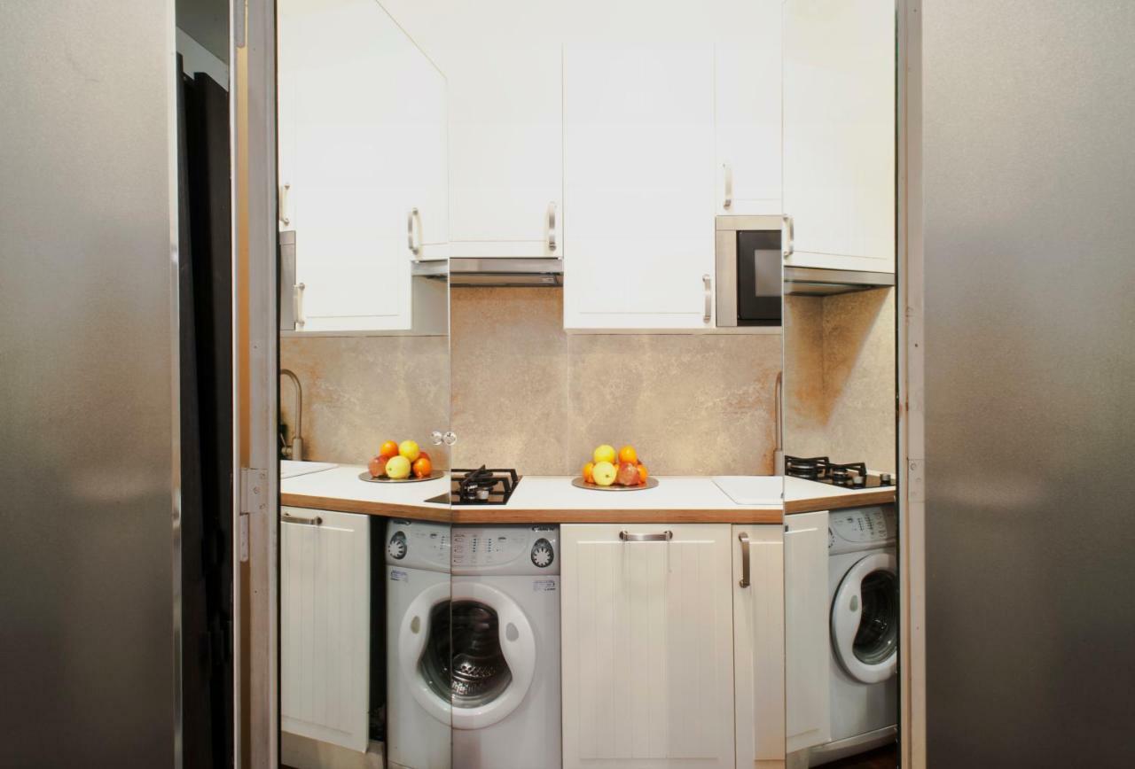 Santa Cecilia Apartment In Via Del Corso Рим Екстериор снимка