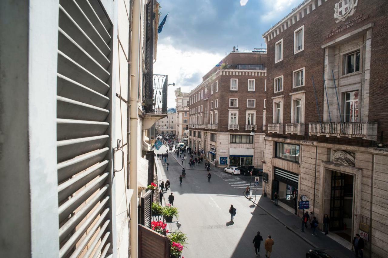 Santa Cecilia Apartment In Via Del Corso Рим Екстериор снимка