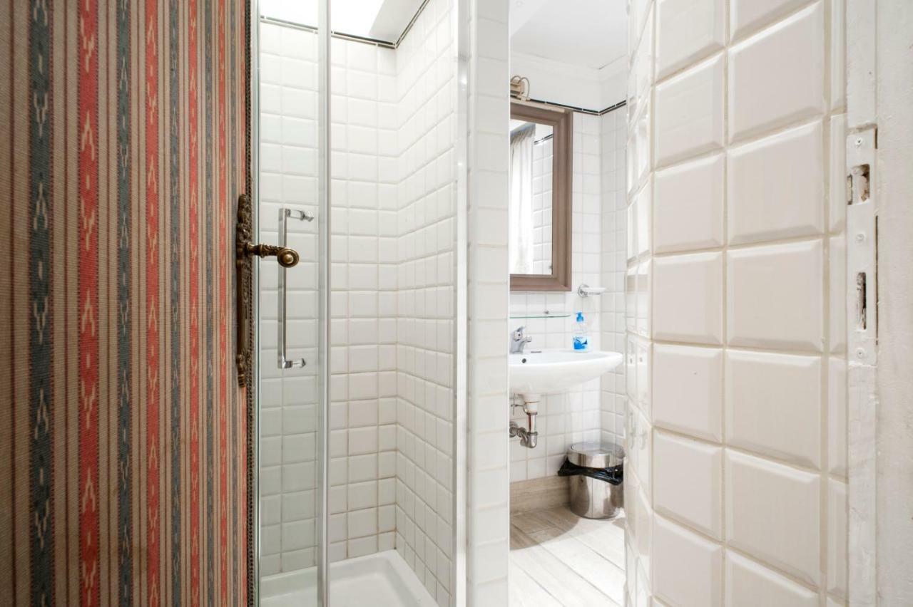 Santa Cecilia Apartment In Via Del Corso Рим Екстериор снимка
