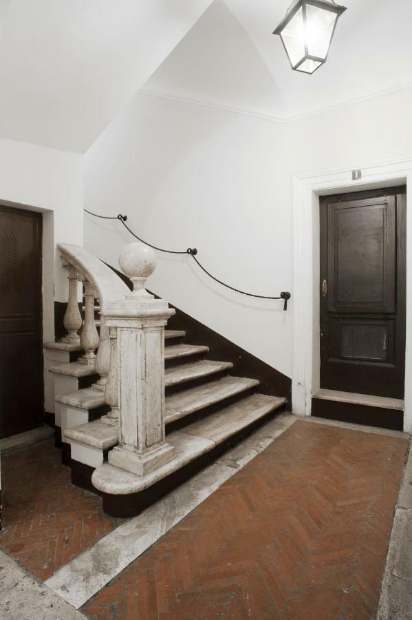 Santa Cecilia Apartment In Via Del Corso Рим Екстериор снимка