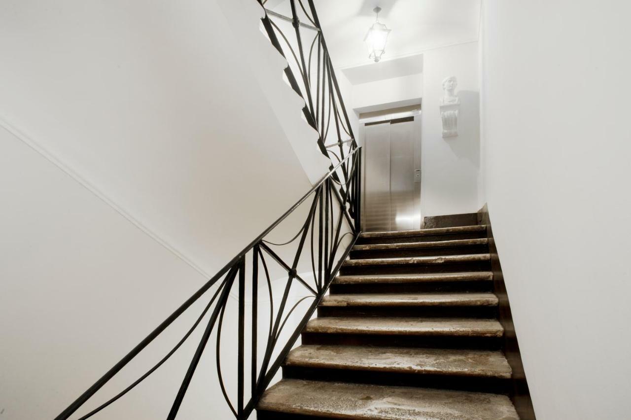 Santa Cecilia Apartment In Via Del Corso Рим Екстериор снимка