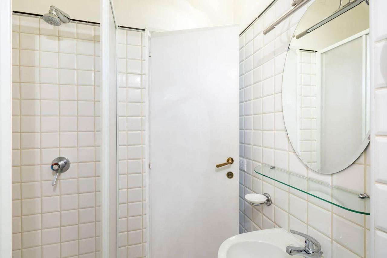Santa Cecilia Apartment In Via Del Corso Рим Екстериор снимка