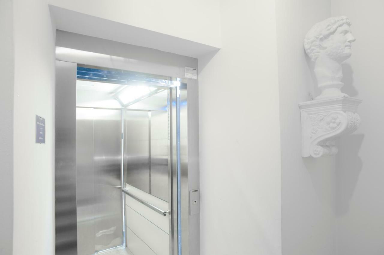 Santa Cecilia Apartment In Via Del Corso Рим Екстериор снимка